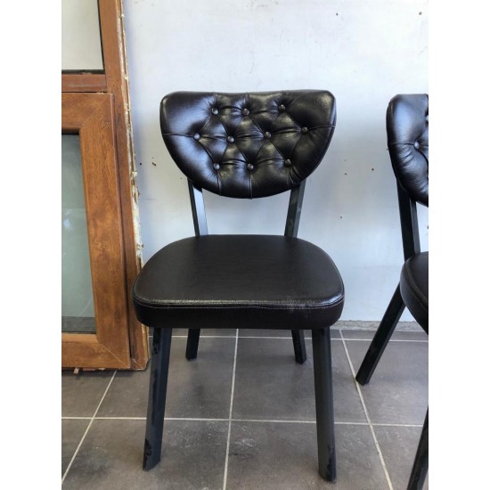Scaun tapitat dining/bucatarie, Lincoln Negru, material Piele ecologica, cadru Lemn, picioare metal negru Scaun tapitat dining/bucatarie, Lincoln Negru, material Piele ecologica, cadru Lemn, picioare metal negru